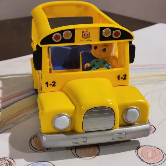 CoComelon Musical School Bus - Picture 3 of 3